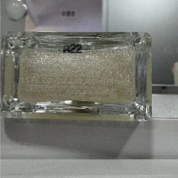 Tom Ford Soleil Neige Shimmering Body Oil - Silver and White - Picture 3 of 5